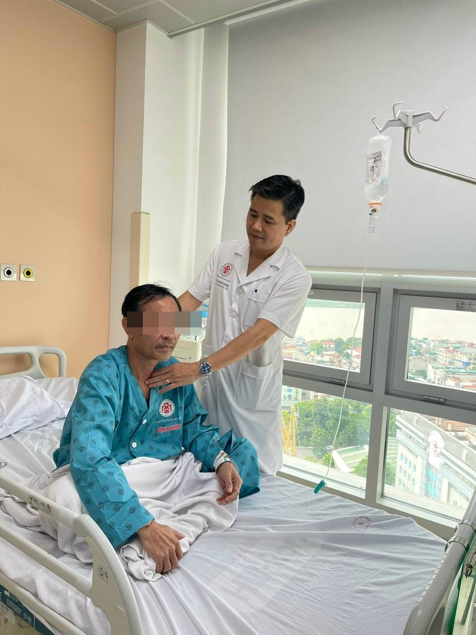 phau thuat cho nguoi phu nu bi hoc xuong ca hinh rang cua 1 phau thuat cho nguoi phu nu bi hoc xuong ca hinh rang cua 1