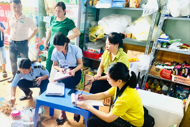 5 hoc sinh nghi ngo doc sau tiet hoc thuc hanh lam tra sua tren lop 5 hoc sinh nghi ngo doc sau tiet hoc thuc hanh lam tra sua tren lop