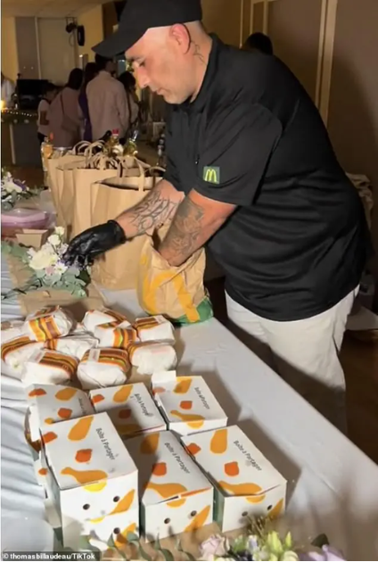 khong mam cao co day cap doi quyet dinh dung thuc an nhanh lam co cuoi cho khach moi 424 630 px