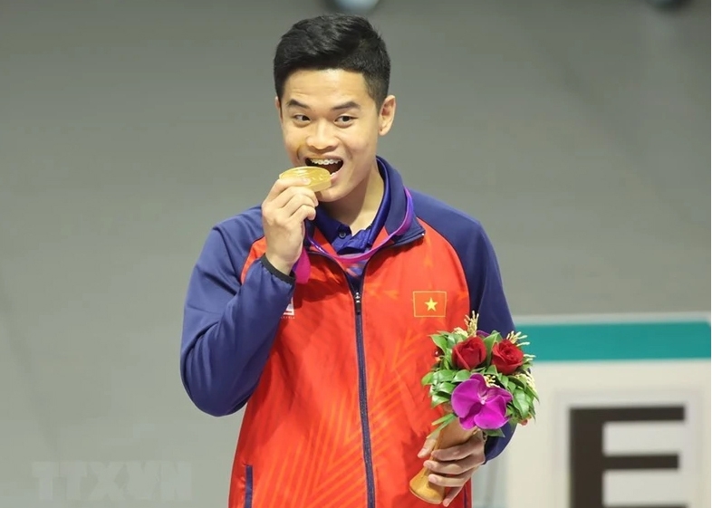 pham quang huy tren buc nhan huy chuong pham quang huy tren buc nhan huy chuong