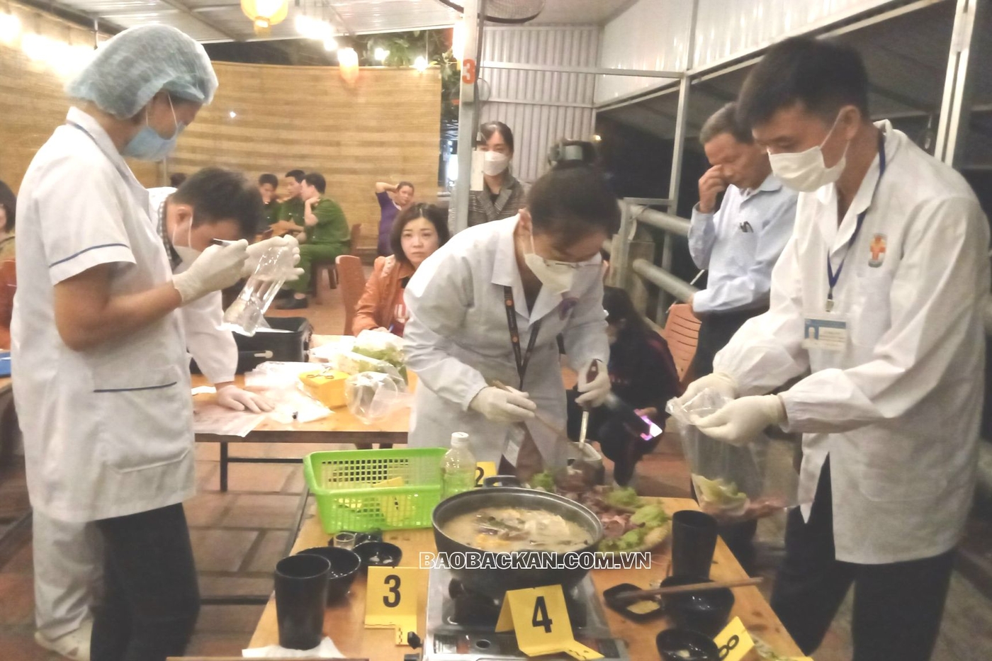 bac kan 5 nguoi nhap vien nghi ngo doc sau khi an quan via he dspl bac kan 5 nguoi nhap vien nghi ngo doc sau khi an quan via he dspl