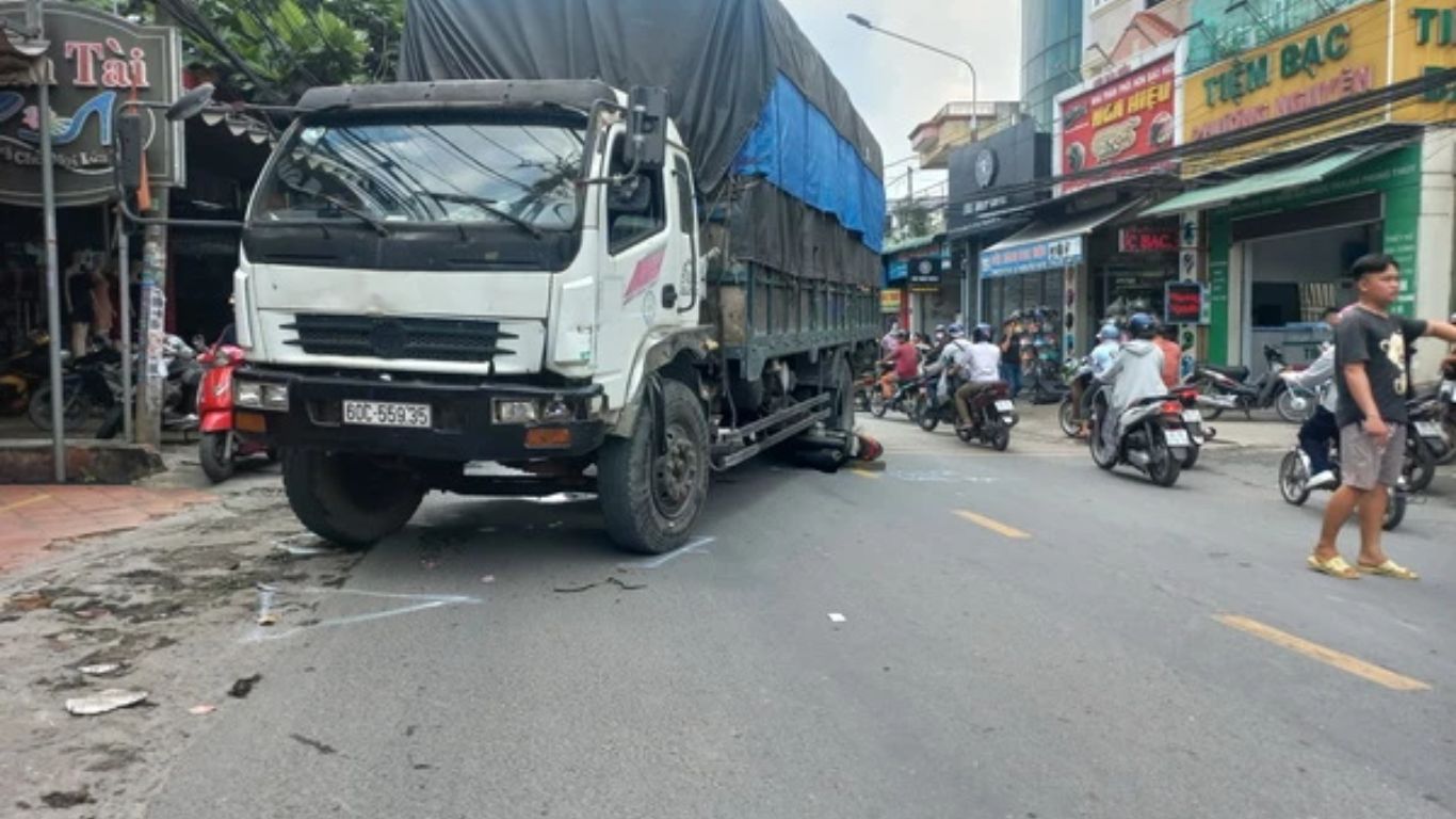 tin nong 24h hom nay ngay 28 10 2023 xe tai nghi mat lai tong lien hoan o dong nai1 tin nong 24h hom nay ngay 28 10 2023 xe tai nghi mat lai tong lien hoan o dong nai1