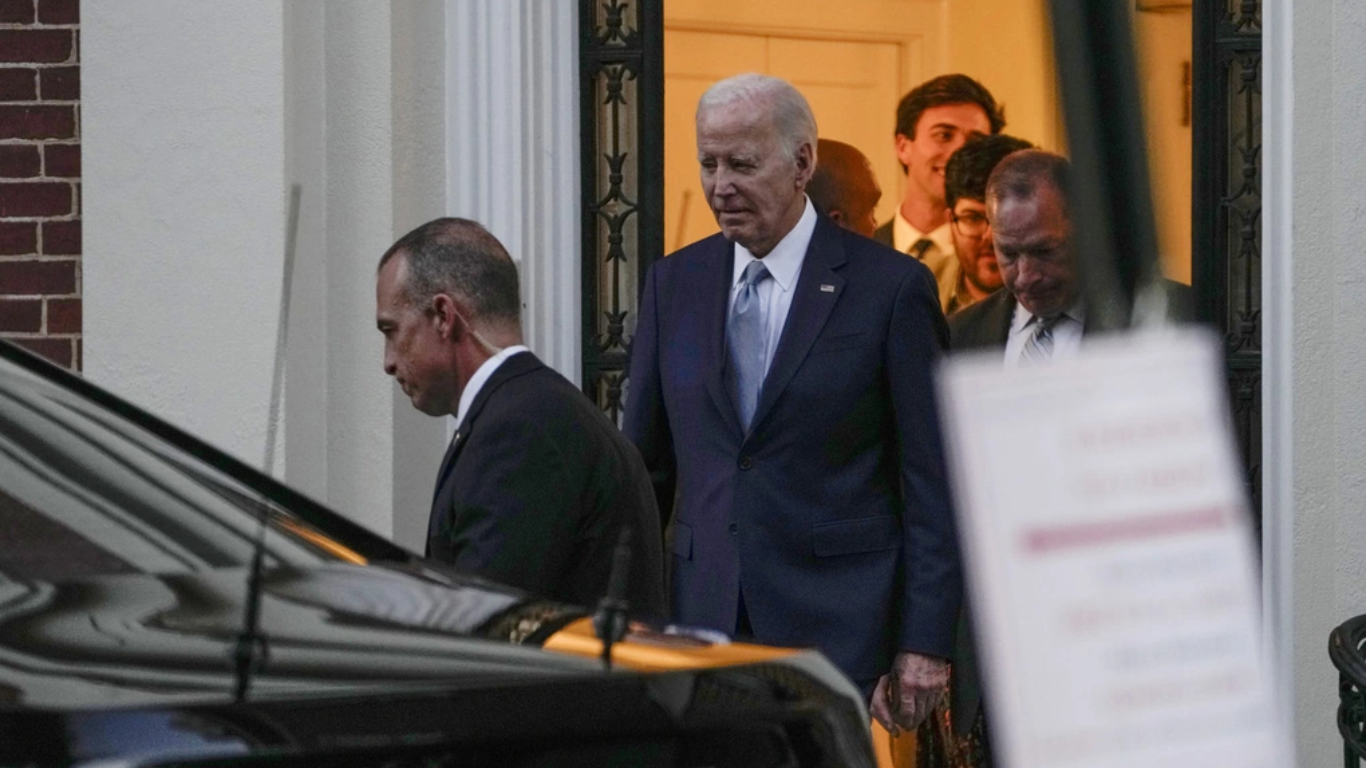 may bay dan su di vao khong phan nha tong thong biden bi chien dau co my chan lai may bay dan su di vao khong phan nha tong thong biden bi chien dau co my chan lai