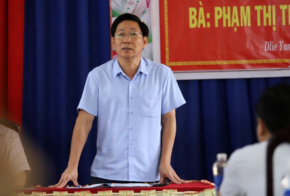pho chu tich ubnd huyen xin loi cong khai 2 co giao bi cat thi dua o dak lak dspl31 pho chu tich ubnd huyen xin loi cong khai 2 co giao bi cat thi dua o dak lak dspl31