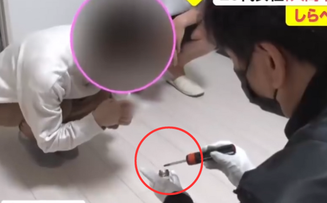 co gai toat mo hoi khi phat hien may nghe len tai cho rieng tu trong phong tro dspl