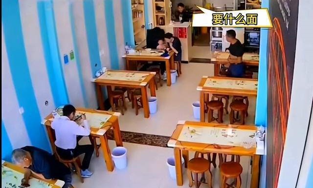 chu quan co hanh dong nem dia my vao mat khach va man be lai du luan gay tranh cai dspl4