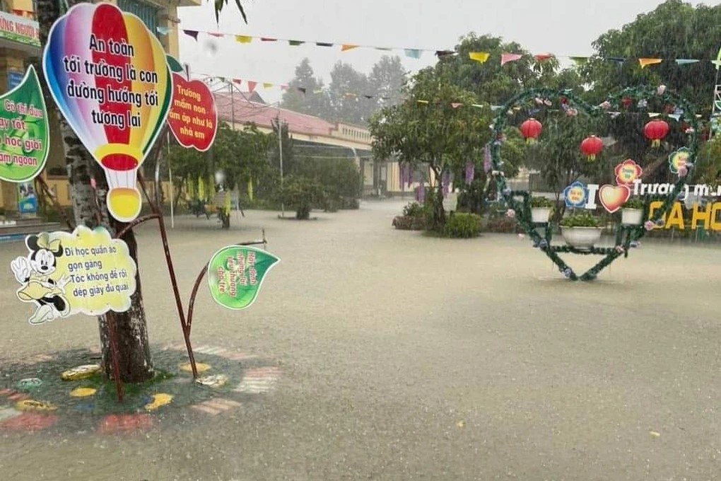 mua xoi xa o ha tinh nuoc cuon cuon tran vao nha dan 8