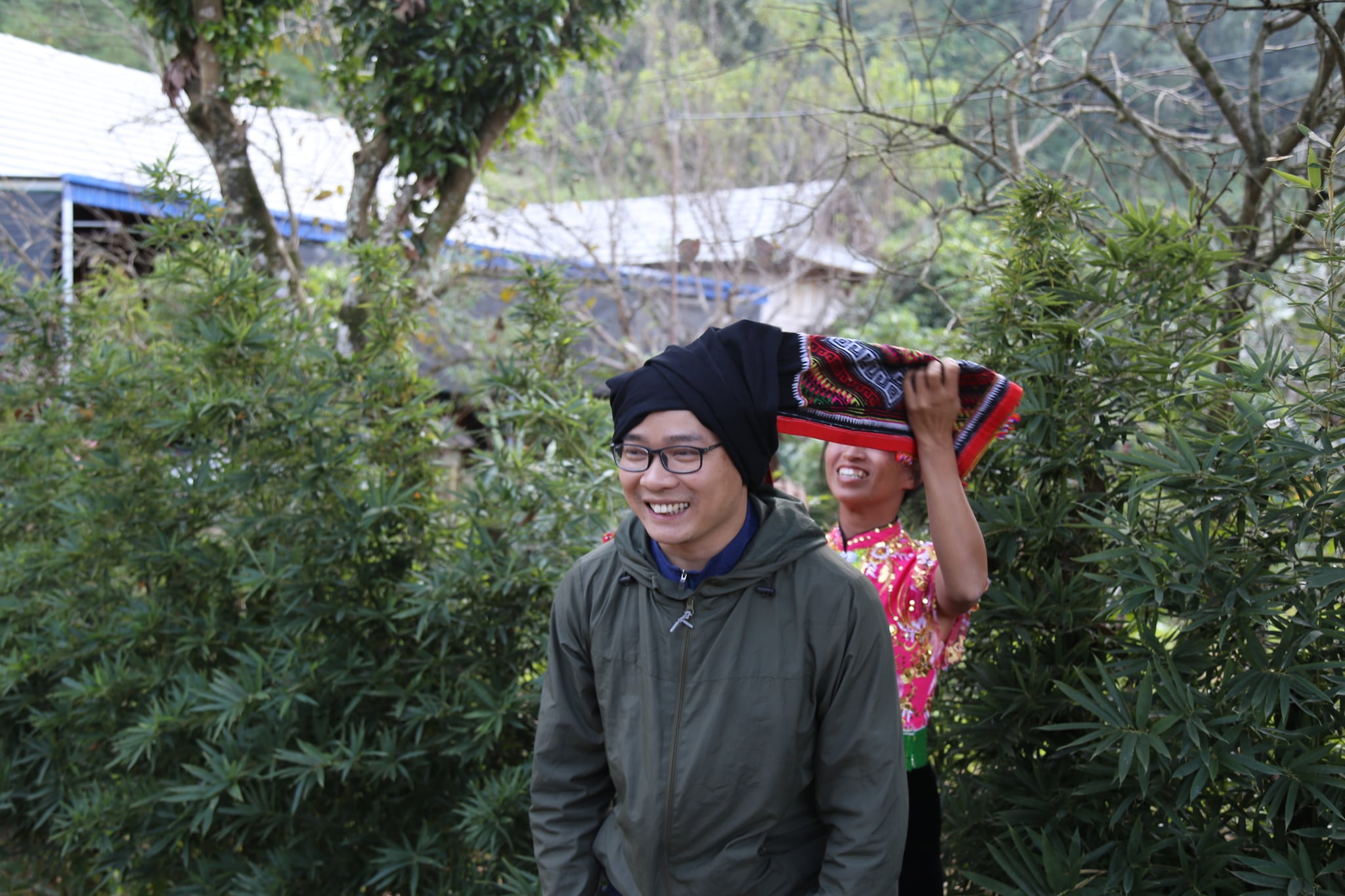 tu cau be chan uot chan rao den tien si du lich giup ba con vung cao thoat ngheo dspl tu cau be chan uot chan rao den tien si du lich giup ba con vung cao thoat ngheo dspl