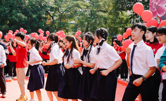 gan 1 000 sinh vien va thay co dai hoc ngoai thuong hoa ca trong ngay nha giao viet nam 20 11 1 gan 1 000 sinh vien va thay co dai hoc ngoai thuong hoa ca trong ngay nha giao viet nam 20 11 1