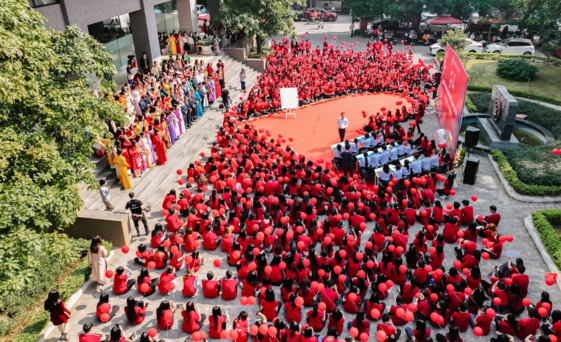gan 1 000 sinh vien va thay co dai hoc ngoai thuong hoa ca trong ngay nha giao viet nam 20 11 gan 1 000 sinh vien va thay co dai hoc ngoai thuong hoa ca trong ngay nha giao viet nam 20 11