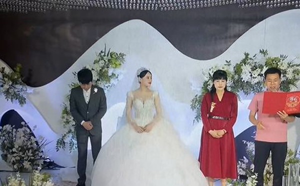 bieu cam bat thuong cua chu re trong le cuoi co dau len tieng khien ca cong dong mang ngo ngang bieu cam bat thuong cua chu re trong le cuoi co dau len tieng khien ca cong dong mang ngo ngang