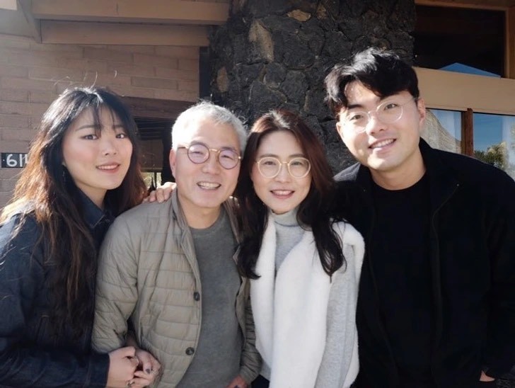 cap doi 61 va 56 tuoi gay soc khi cong khai voc dang nhu thanh nien gioi tre sao do kip dspl3