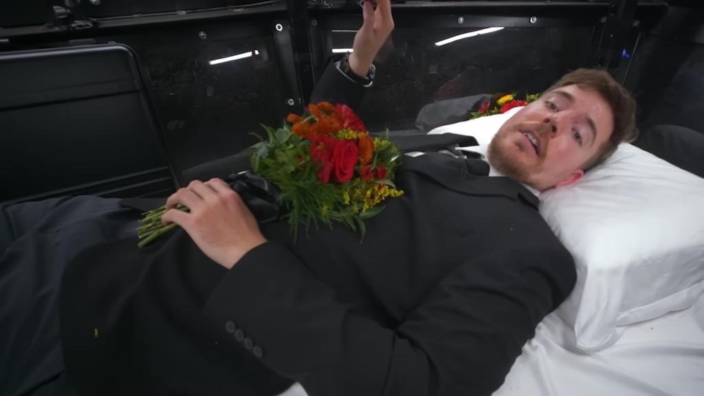 hai hung youtuber noi tieng the gioi tham gia thu thach chon song khuyen moi nguoi dung lam theo dspl2