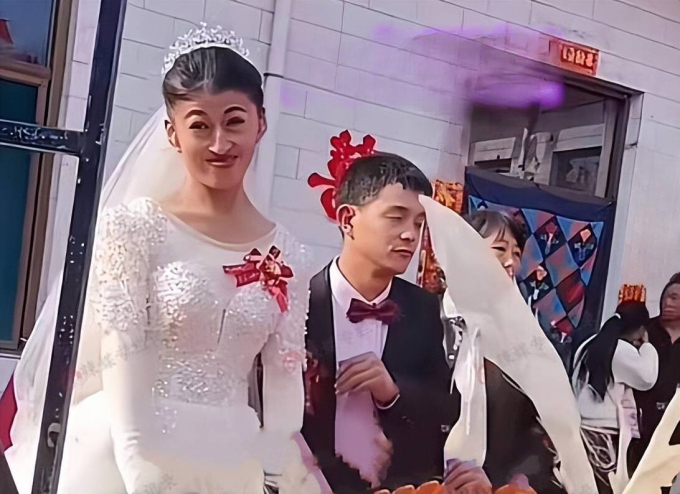 co dau bi ca lang che ngoai hinh giong dan ong chu re noi mot cau khien moi nguoi im bat co dau bi ca lang che ngoai hinh giong dan ong chu re noi mot cau khien moi nguoi im bat