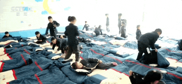 trung quoc bien lop hoc thanh ky tuc xa tam thoi bang cach co 1 khong 2 giup hoc sinh nga lung dspl