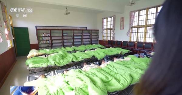 trung quoc bien lop hoc thanh ky tuc xa tam thoi bang cach co 1 khong 2 giup hoc sinh nga lung dspl1