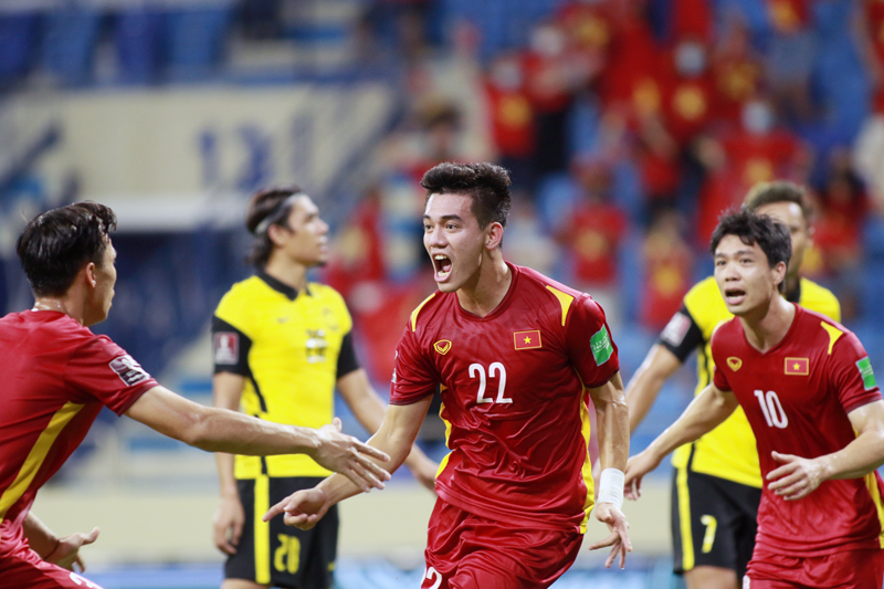 afc doi tuyen viet nam co loi khi duoc dan dat boi philippe troussier 