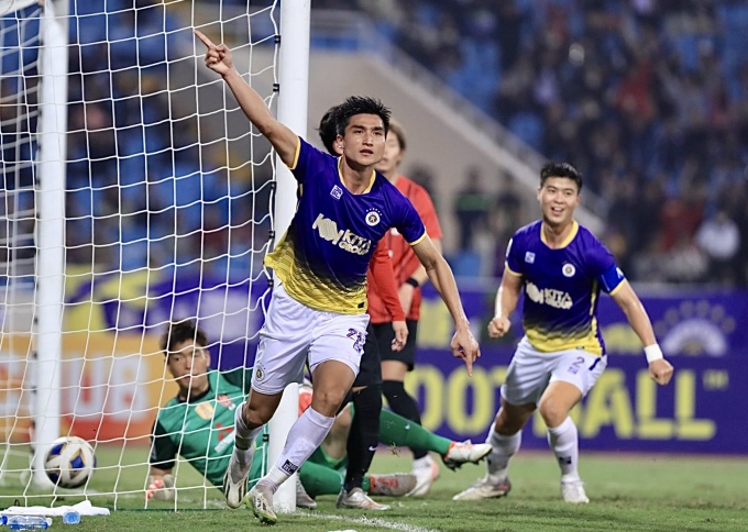 bao chau a ngo ngang truoc man ha guc cua ha noi fc voi ong lon nhat ban