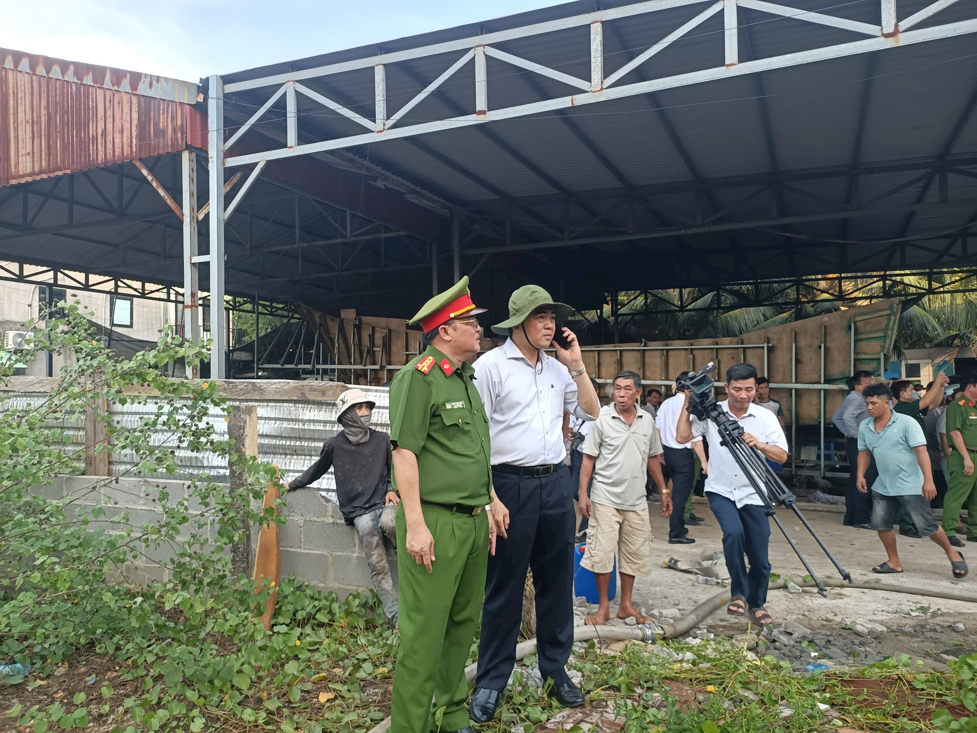 chay xuong tau o phan thiet lanh dao tinh tam dung hop truc tiep xuong hien truong dspl11 chay xuong tau o phan thiet lanh dao tinh tam dung hop truc tiep xuong hien truong dspl11