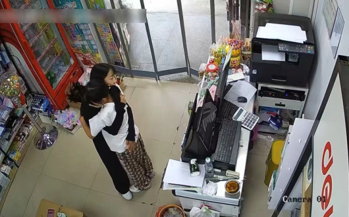 thay me mac ao den con gai bat khoc khien nguoi xem chi dam thot len gia dinh day con tot that dspl thay me mac ao den con gai bat khoc khien nguoi xem chi dam thot len gia dinh day con tot that dspl