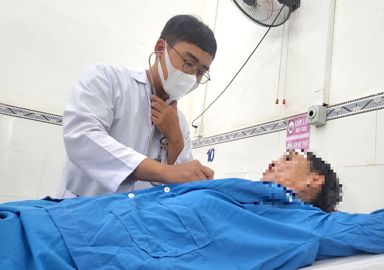 bat ngo bi tu ho so de 4 nhan vien phai nhap vien cap cuu vi da chan thuong