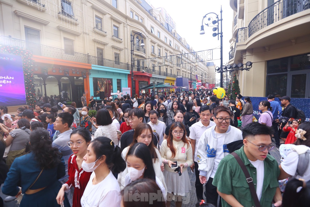 lan dau tien tuyet roi giua long ha noi hang tram ban tre do xo song ao pho di bo kieu chau au dspl5