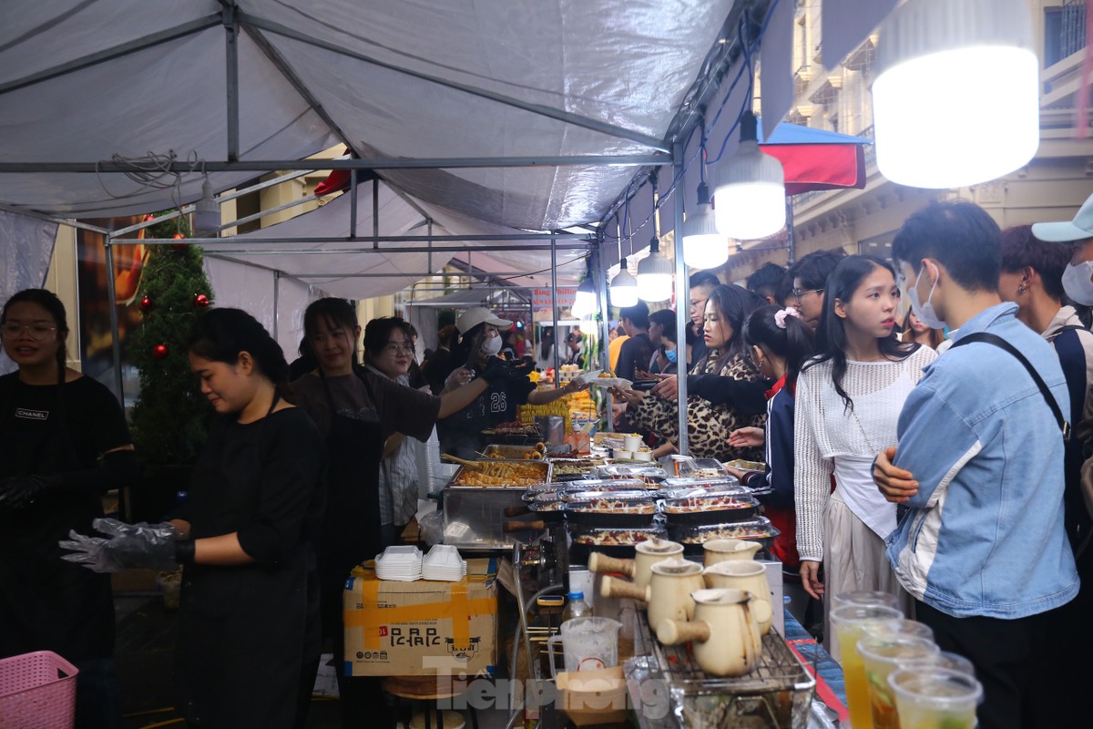 lan dau tien tuyet roi giua long ha noi hang tram ban tre do xo song ao pho di bo kieu chau au dspl7