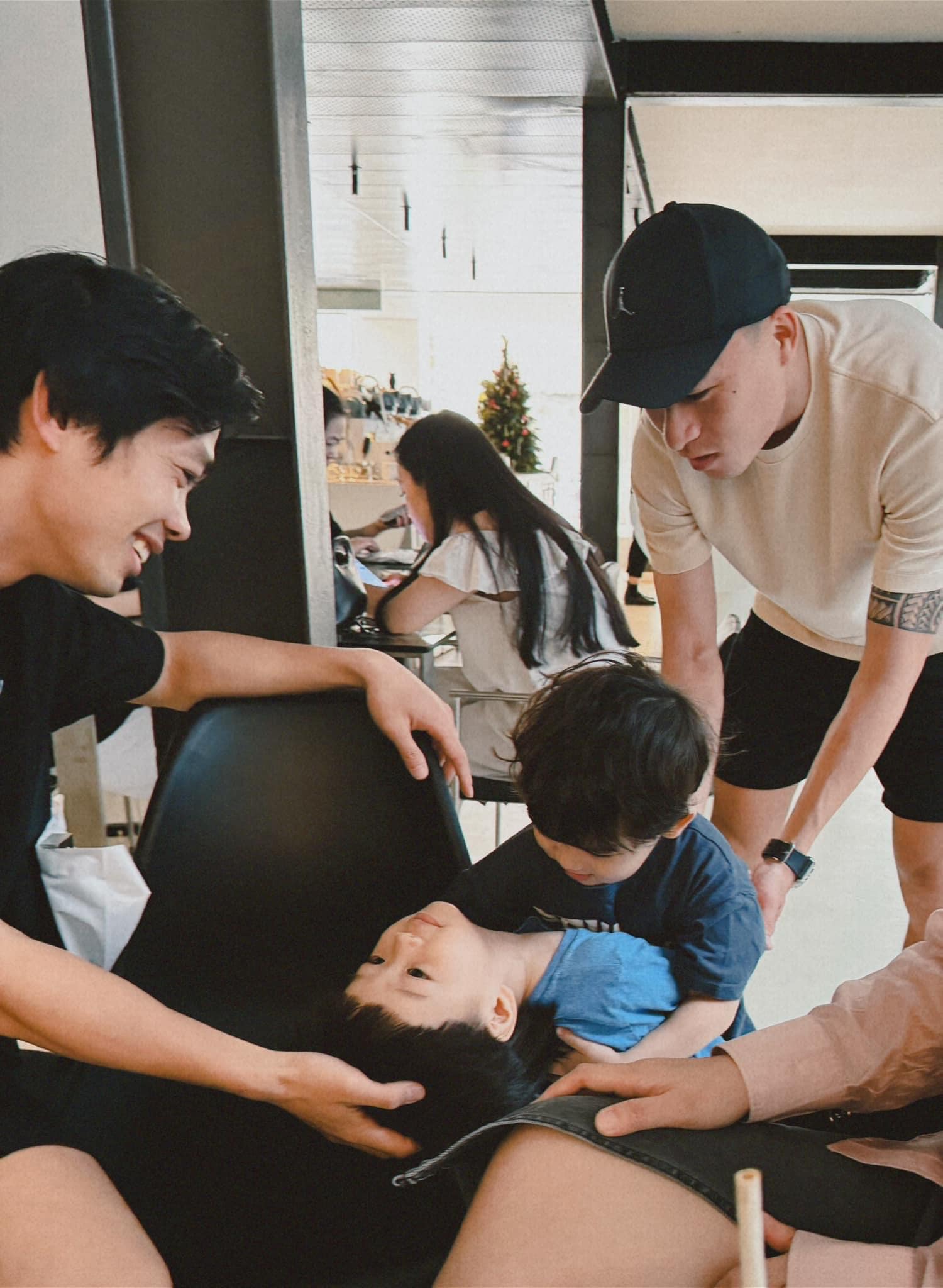cong phuong bat ngo ve nuoc cung gia dinh tuong lai cua tien dao xu nghe van la dau hoi dspl cong phuong bat ngo ve nuoc cung gia dinh tuong lai cua tien dao xu nghe van la dau hoi dspl