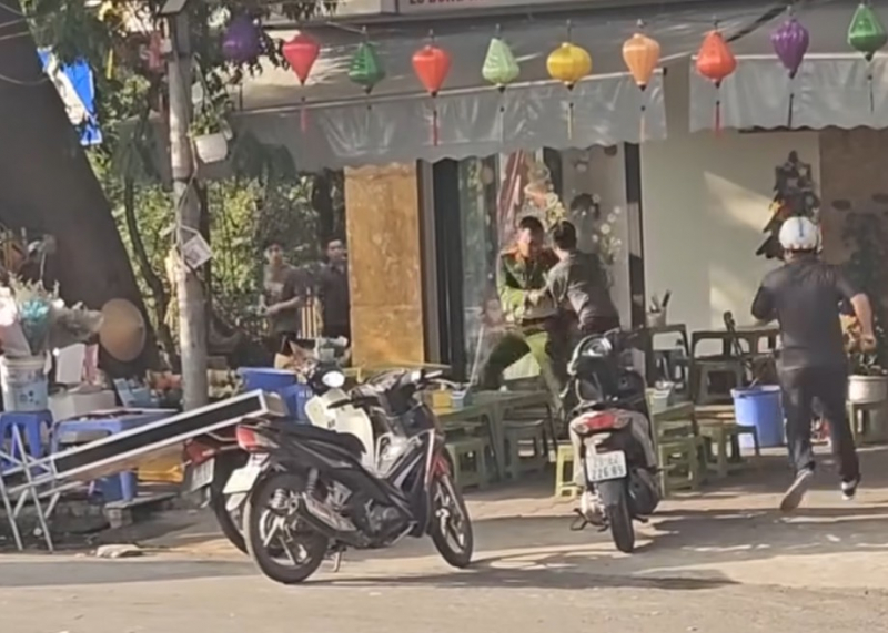 bat giu ke con do dam trong thuong trung ta cong an tren duong di cuop tai san dspl