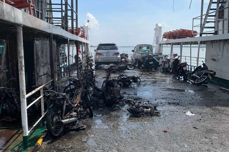 tin nong 24h hom nay ngay 15 12 2023 thanh nien mang 30 lit xang dot pha khien 11 xe may bi chay tin nong 24h hom nay ngay 15 12 2023 thanh nien mang 30 lit xang dot pha khien 11 xe may bi chay