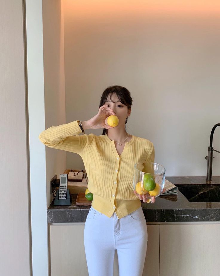ngoai do va trang 4 gam mau nay se giup ban bien tau outfit mot cach thoi thuong mua noel 2023 dspl1