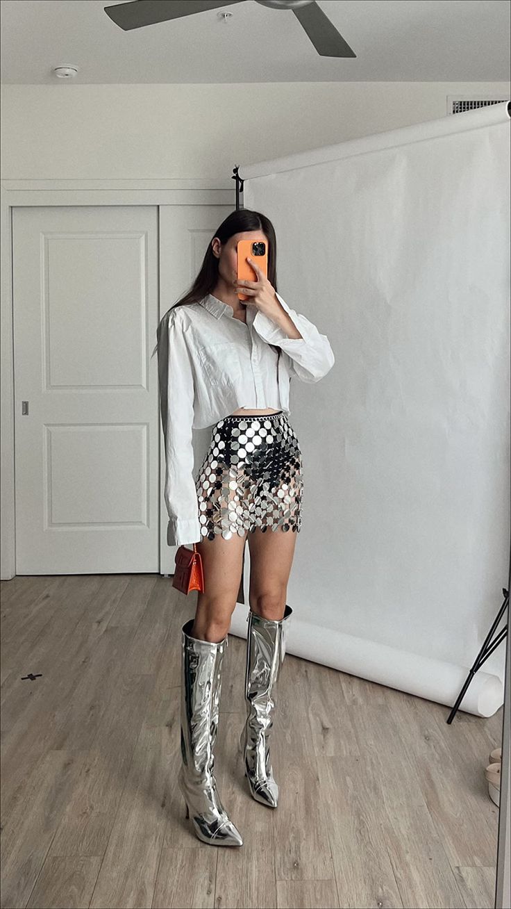 ngoai do va trang 4 gam mau nay se giup ban bien tau outfit mot cach thoi thuong mua noel 2023 dspl4
