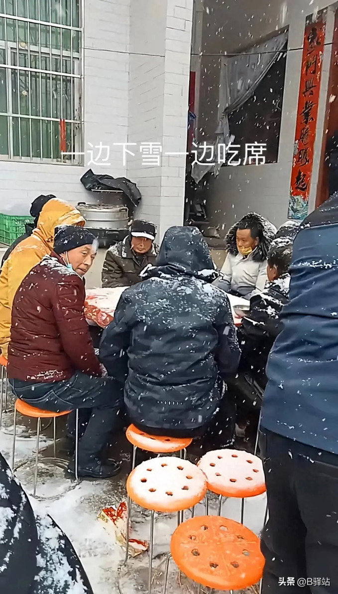 bua tiec doc la giua troi mua tuyet voi cac mon an dong bang nguoi trong cuoc len tieng he lo su that