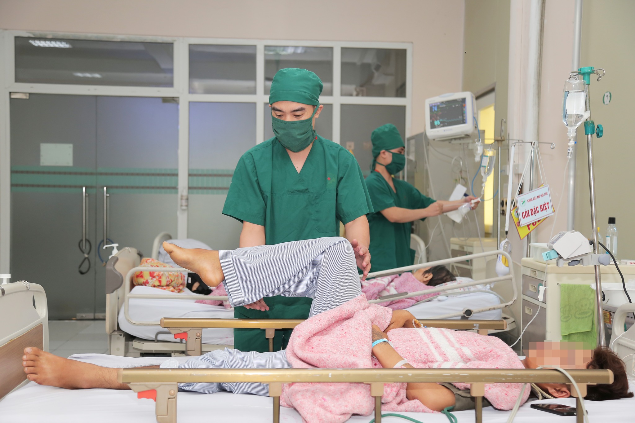 cuu doi chan bi liet cho thanh nien nga tu do cao 4m dspl