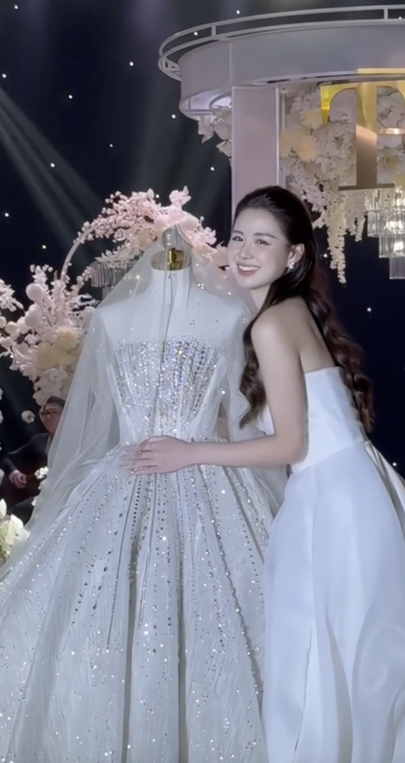 can canh visual co dau gay bao vi qua xinh dep dan mang xuyt xoa khong kem nguoi noi tieng dspl4