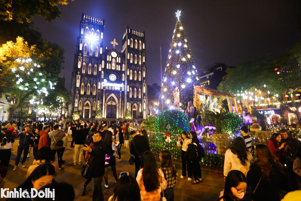 ha noi giang sinh go cua som nguoi dan van do ra duong trong cai ret duoi 15 do c dspl