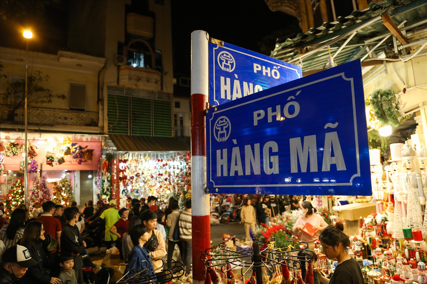 ha noi giang sinh go cua som nguoi dan van do ra duong trong cai ret duoi 15 do c dspl9
