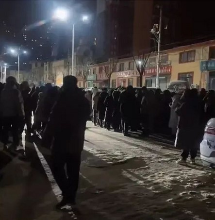 hon 200 nguoi dan tim be 10 tuoi di lac duoi cai ret 16 do c den khi tim thay em noi 1 cau khien ai cung sung so hon 200 nguoi dan tim be 10 tuoi di lac duoi cai ret 16 do c den khi tim thay em noi 1 cau khien ai cung sung so