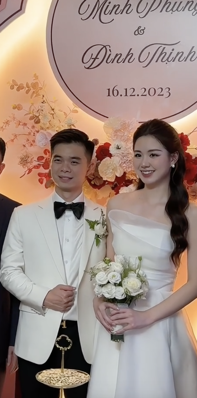 co dau nhan sac khung lo dien mat moc khien netizen phai len tieng ngay dspl5