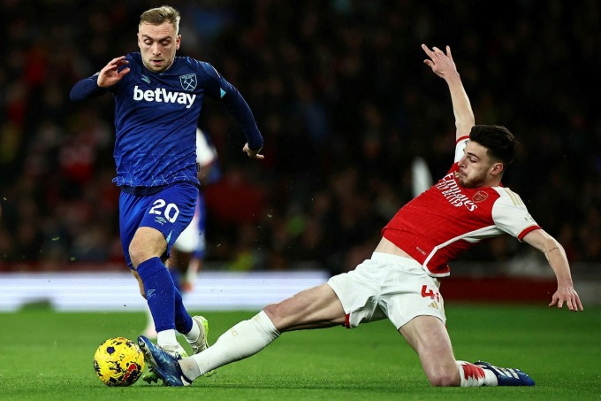 arsenal thua bac nhuoc west ham mat ngoi dau bang vao tay liverpoll