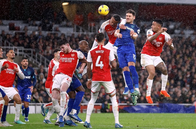 arsenal thua bac nhuoc west ham mat ngoi dau bang vao tay liverpool