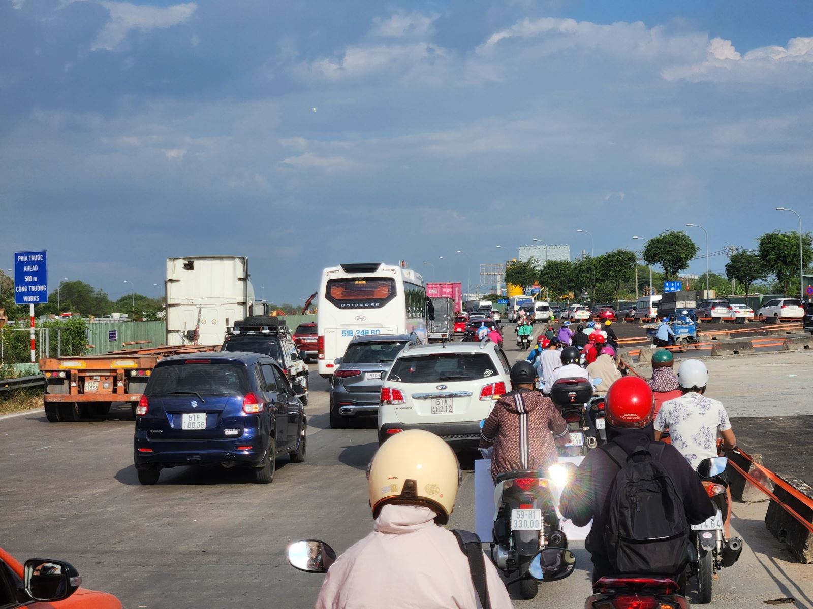 nguoi dan do ve que an tet nhieu tuyen duong tp hcm un tac tu chieu dspl nguoi dan do ve que an tet nhieu tuyen duong tp hcm un tac tu chieu dspl