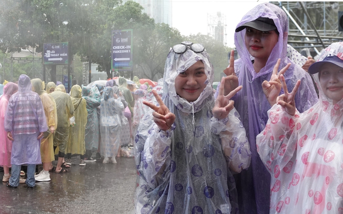 khoanh khac nguoi dan tp hcm doi mua cho xem ban phao hoa chao nam moi 2024 khoanh khac nguoi dan tp hcm doi mua cho xem ban phao hoa chao nam moi 2024