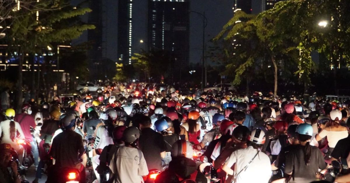 khoanh khac nguoi dan tp hcm doi mua cho xem ban phao hoa chao nam moi 20241 khoanh khac nguoi dan tp hcm doi mua cho xem ban phao hoa chao nam moi 20241