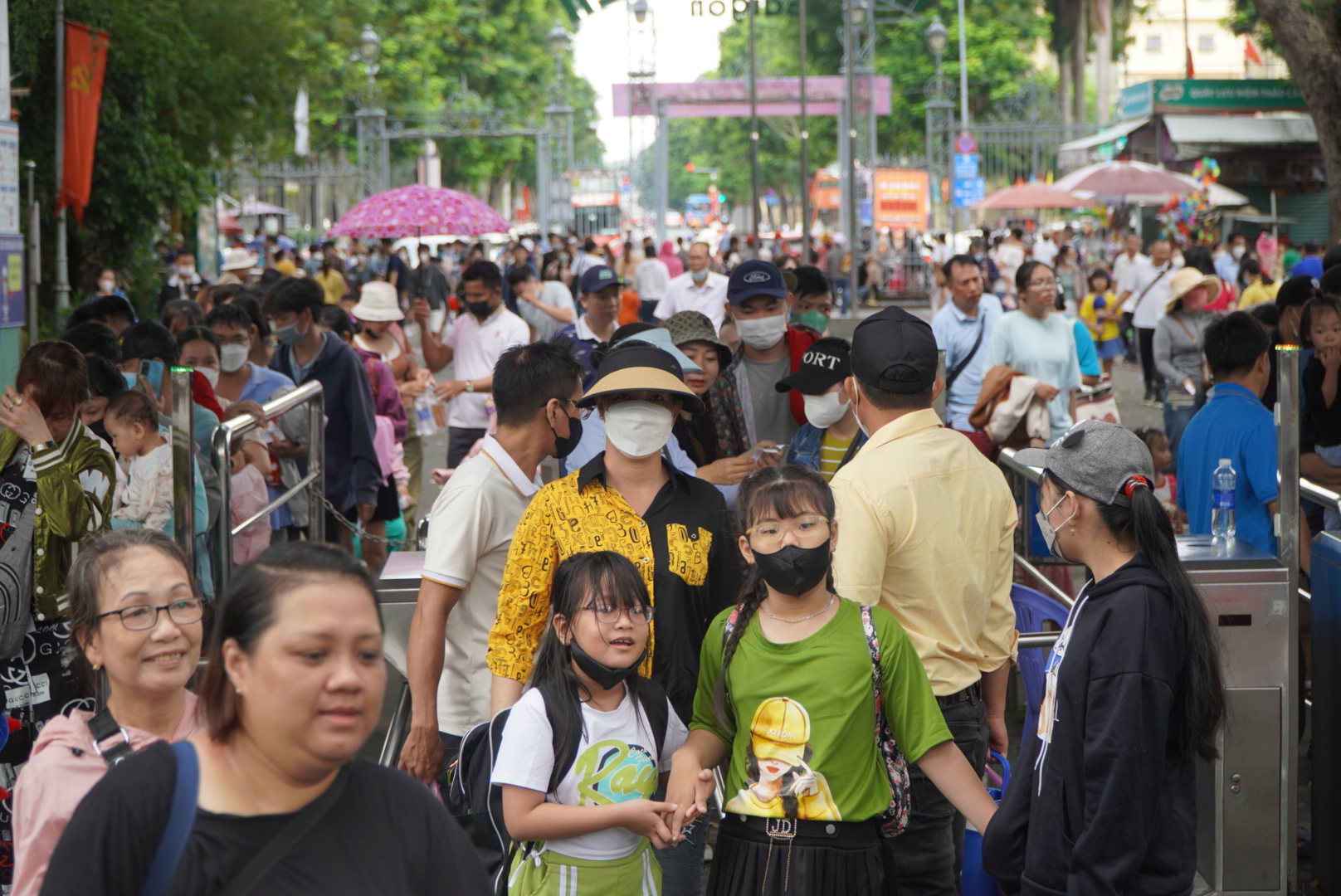rat dong nguoi dan do ve thao cam vien vui choi dip tet duong lich dspl rat dong nguoi dan do ve thao cam vien vui choi dip tet duong lich dspl