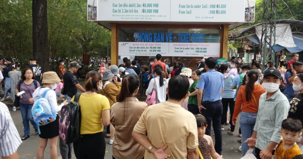 rat dong nguoi dan do ve thao cam vien vui choi dip tet duong lich1 rat dong nguoi dan do ve thao cam vien vui choi dip tet duong lich1