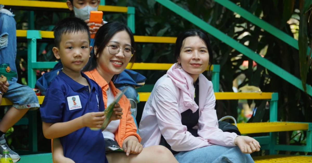 rat dong nguoi dan do ve thao cam vien vui choi dip tet duong lich4 rat dong nguoi dan do ve thao cam vien vui choi dip tet duong lich4