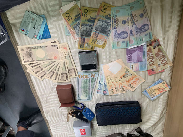 tin nong 24h hom nay ngay 31 12 2023 tra lai vi chua nhieu ngoai te cho hanh khach bo quen tren tau