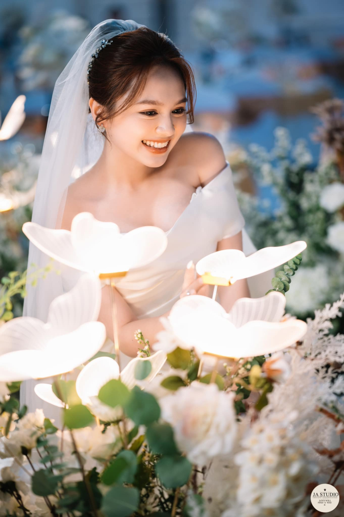 loat khoanh khac xinh dep cua nhung co dau khien hoi an cuoi online phai tan chay 5