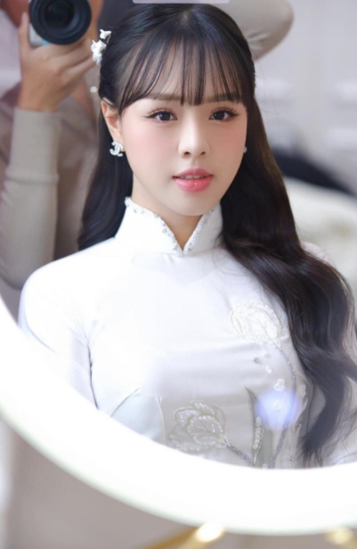 loat khoanh khac xinh dep cua nhung co dau khien hoi an cuoi online phai tan chay